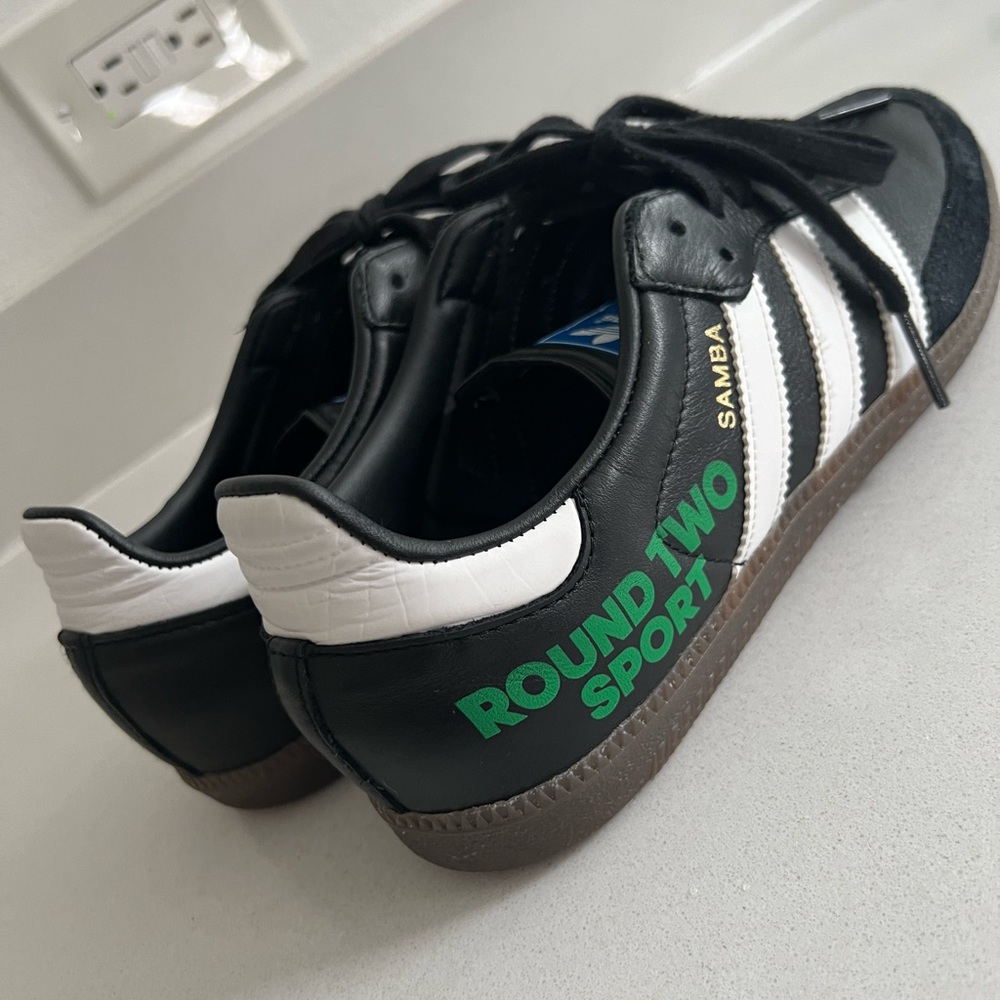 🔥🔥🔥 Pre-loved :: adidas x Round Two :: Black Samba :: US 7.5 UK 7 EU 40 2/3